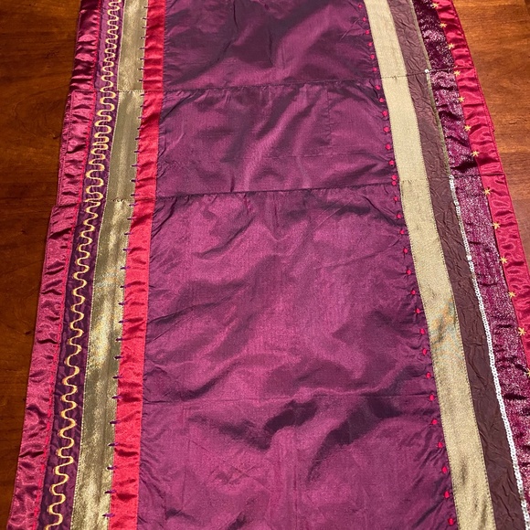 Beautiful new Christmas placemats new never used 18 x 14 with matching napkins - Picture 1 of 6